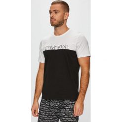 Calvin Klein Underwear - T-shirt piżamowy. Białe piżamy męskie marki Calvin Klein Underwear, xl, z nadrukiem, z bawełny. W wyprzedaży za 99,90 zł.