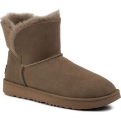 Buty UGG - W Classic Cuff Mini 1016417 W/Alp. Zielone kozaki damskie Ugg, na zimę, ze skóry, bez obcasa, bez zapięcia. W wyprzedaży za 399,00 zł.