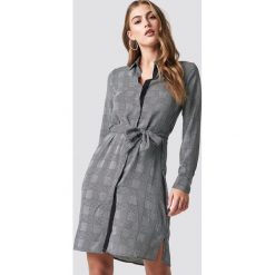 MANGO Sukienka Country - Grey. Szare sukienki damskie marki Mango, w paski, bez kołnierzyka, z krótkim rękawem, długie, mini. Za 141,95 zł.