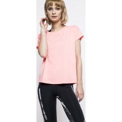 Only Play - Top. Zielone bluzki damskie marki Only Play, s, z elastanu, casualowe, z okrągłym kołnierzem, z krótkim rękawem. W wyprzedaży za 69,90 zł.