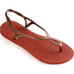 Havaianas - Sandały. Czerwone klapki damskie Havaianas, bez wzorów, z materiału, bez obcasa, na obcasie. Za 119,90 zł.
