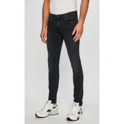 Pepe Jeans - Jeansy Hatch. Szare jeansy męskie Pepe Jeans, bez wzorów, z obniżonym stanem. W wyprzedaży za 299,90 zł.