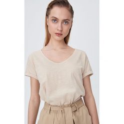 Luźna koszulka basic - Kremowy. Białe koszulki damskie Sinsay, s, bez wzorów, bez kołnierzyka, bez rękawów. Za 19,99 zł.