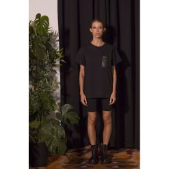 T-shirt czarny/czarna kieszeń. Czarne t-shirty damskie Pakamera, bez wzorów, klasyczne, z klasycznym kołnierzykiem. Za 149,00 zł.