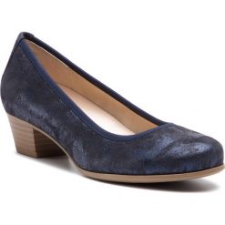 Półbuty CAPRICE - 9-22300-22 Shin.Suede 862. Niebieskie półbuty damskie Caprice, bez wzorów, z zamszu, eleganckie, bez obcasa, na obcasie, bez zapięcia. W wyprzedaży za 169,00 zł.