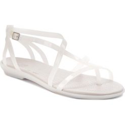 Sandały CROCS - Isabella Gladiator Sandal W 204914 Oyster/Pearl White. Białe klapki damskie Crocs, bez wzorów, z tworzywa sztucznego, bez obcasa. W wyprzedaży za 179,00 zł.