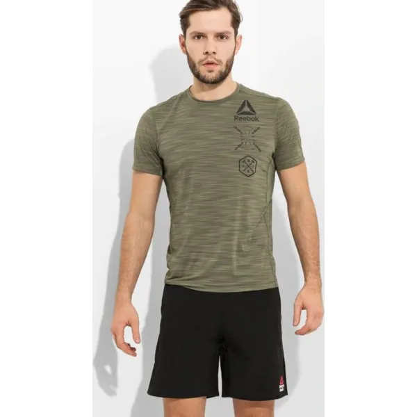 Reebok Koszulka Ss Actvchl Grph Ic Top , khaki, rozmiar XL. Brązowe koszulki męskie Reebok, s, bez wzorów, z poliesteru, bez kołnierzyka, bez rękawów, na fitness i siłownię. W wyprzedaży za 119,99 zł.