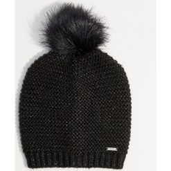Czapka z pomponem - Wielobarwn. Czarne czapki zimowe damskie marki Mohito. Za 39,99 zł.