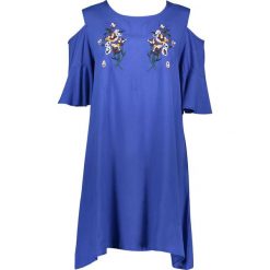 Sukienka w kolorze niebieskim. Niebieskie sukienki damskie SUNSHINE, z haftami, z bawełny, z okrągłym kołnierzem, bez rękawów, midi. W wyprzedaży za 65,95 zł.
