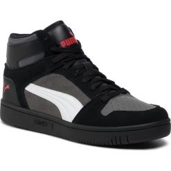 Sneakersy PUMA - Rebound Layup Sd 370219 02 Blk/Castlerock/Wht/Hrisk Red. Czarne sneakersy męskie Puma, na co dzień, bez wzorów, z zamszu, eleganckie, bez zapięcia. W wyprzedaży za 229,99 zł.