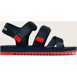 Tommy Jeans - Sandały. Niebieskie kapcie męskie Tommy Jeans, z jeansu, bez zapięcia. W wyprzedaży za 249,90 zł.
