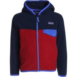 Patagonia BABY MICRO SNAP Kurtka z polaru classic red/navy blue. Czerwone kurtki sportowe męskie marki Patagonia, z poliesteru. Za 269,00 zł.