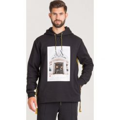 BLUZA ARMANI EXCHANGE. Czarne bluzy męskie Armani Exchange, s, z nadrukiem, z materiału, z kapturem, bez rękawów, z kapturem. Za 609,00 zł.