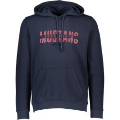 Bluza "Bennet" w kolorze granatowym. Niebieskie bluzy męskie Mustang Men, m, z nadrukiem, z kapturem, bez rękawów, bez kaptura. W wyprzedaży za 109,95 zł.