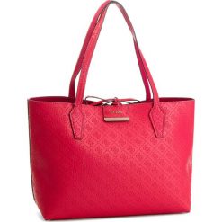 Torebka GUESS - HWEM64 22150 RRD. Czerwone torebki klasyczne damskie Guess, z aplikacjami, ze skóry ekologicznej, duże. Za 599,00 zł.