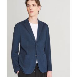 Dzianinowa marynarka slim - Granatowy. Niebieskie marynarki męskie Reserved, s, bez wzorów, z dzianiny. Za 239,99 zł.
