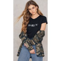 T-shirty damskie: NA-KD Trend T-shirt Darlin’ Glittery – Black