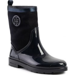 Kalosze TOMMY HILFIGER Warmlined Suede Rain Boot FW0FW03976. Niebieskie kalosze damskie TOMMY HILFIGER, bez wzorów. W wyprzedaży za 279,00 zł.