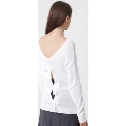 Biały Sweter Hear Me Out. Białe swetry damskie Born2be, m, bez wzorów, z długim rękawem, długie, bez kaptura. Za 89,99 zł.