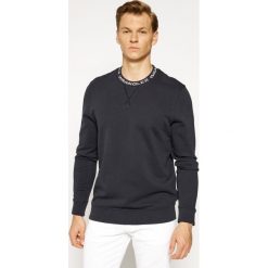 Bluza Wrangler Logo Rib Crew W6C1HMX15. Niebieskie bluzy męskie Wrangler, m, bez wzorów, z bawełny, bez kołnierzyka, bez rękawów, bez kaptura. W wyprzedaży za 169,00 zł.