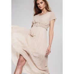 Jasnobeżowa Sukienka Mindful. Brązowe sukienki damskie other, s, bez wzorów, eleganckie, bez kołnierzyka, bez rękawów, maxi. Za 109,99 zł.