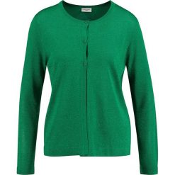 Kardigan w kolorze zielonym. Zielone kardigany damskie Gerry Weber, bez wzorów, bez rękawów, bez kaptura. W wyprzedaży za 107,95 zł.