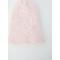 Czapka ze sztucznego futerka. Szare czapki damskie Pull&Bear, bez wzorów. Za 39,90 zł.