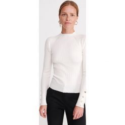 Sweter z guzikami na rękawach - Kremowy. Białe swetry damskie Reserved, s, bez wzorów, bez rękawów, bez kaptura. Za 79,99 zł.