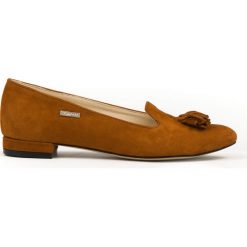 Nubukowe balerinki z ostrym noskiem - skóra naturalna - model 045 - kolor rudy. Czerwone baleriny damskie Zapato, bez wzorów, z jeansu, klasyczne, bez obcasa, na obcasie. W wyprzedaży za 239,20 zł.