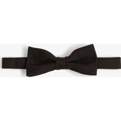 HUGO - Muszka męska z jedwabiu, czarny. Czarne muszki męskie HUGO, bez wzorów, eleganckie. Za 119,95 zł.