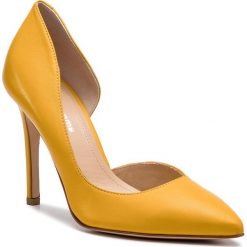 Szpilki SOLO FEMME - 34278-A8-G17/000-04-00 Żółty. Żółte półbuty damskie Solo Femme, bez wzorów, ze skóry, eleganckie, bez obcasa, na obcasie, bez zapięcia. W wyprzedaży za 239,00 zł.