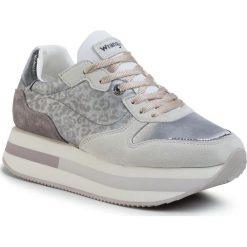Sneakersy WRANGLER - Liana WL01621A Silver 004. Szare półbuty damskie Wrangler, bez wzorów, ze skóry ekologicznej, bez obcasa, na obcasie, bez zapięcia. Za 329,00 zł.