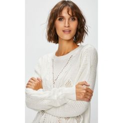 Jacqueline de Yong - Sweter. Szare swetry klasyczne damskie Jacqueline de Yong, l, z bawełny, z okrągłym kołnierzem. W wyprzedaży za 99,90 zł.