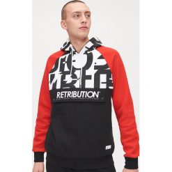 Bluza all over z kapturem - Czerwony. Czerwone bluzy męskie Cropp, s, bez wzorów, z kapturem, bez rękawów, z kapturem. Za 129,99 zł.