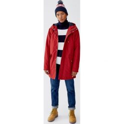 Pikowana parka z kapturem. Czerwone płaszcze męskie Pull&Bear, m, bez wzorów, z kapturem. Za 229,00 zł.