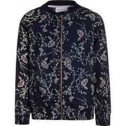 The New GALIANA Kurtka Bomber black iris. Niebieskie kurtki chłopięce marki The New, z materiału. W wyprzedaży za 215,10 zł.