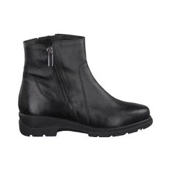 Caprice Buty czarny female czarny 38. Czarne botki damskie Caprice, ze skóry, bez obcasa, na zamek. Za 349,00 zł.