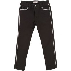 Spodnie w kolorze czarnym. Czarne spodnie niemowlęce Billieblush & Billybandit, w paski. W wyprzedaży za 82,95 zł.