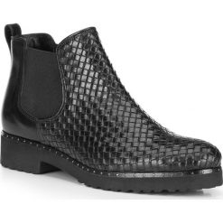 Buty damskie. Czarne botki damskie Wittchen, ze skóry, klasyczne, za kostkę, na wysokim obcasie, na płaskiej podeszwie, bez zapięcia. W wyprzedaży za 599,90 zł.