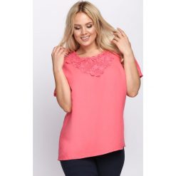 Koralowa Bluzka Walking On Sunshine. Pomarańczowe bluzki damskie Born2be, xl, bez wzorów, bez kołnierzyka, bez rękawów. W wyprzedaży za 29,99 zł.