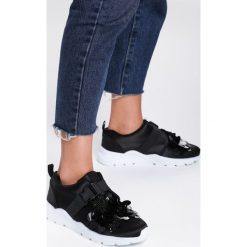 Czarne Sneakersy Feelin' Blue. Czarne sneakersy damskie Renee, z satyny. Za 69,99 zł.