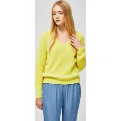 Sweter z wiązaniem. Żółte swetry damskie Moodo, s, bez wzorów, bez rękawów, bez kaptura. Za 39,99 zł.