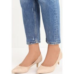 Beżowe Czółenka Just Dance. Brązowe czółenka Born2be, z materiału, z otwartym noskiem, na obcasie. Za 59,99 zł.