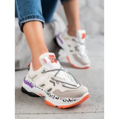 Sneakersy fashion. Sneakersy damskie SEASTAR, ze skóry ekologicznej. Za 107,90 zł.