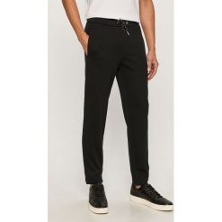 Armani Exchange - Spodnie. Czarne spodnie męskie Armani Exchange, na co dzień, s, bez wzorów, z elastanu. Za 589,90 zł.
