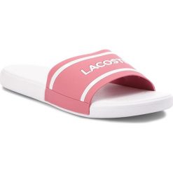 Klapki LACOSTE - L.30 118 2 Caj 7-35CAJ0012F50 Pink/White. Różowe klapki damskie Lacoste, bez wzorów, z tworzywa sztucznego, bez obcasa. W wyprzedaży za 149,00 zł.