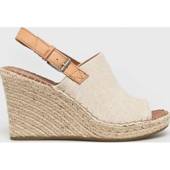 Toms - Koturny Monica. Koturny damskie Toms, bez obcasa, na obcasie, na klamry. W wyprzedaży za 219,90 zł.