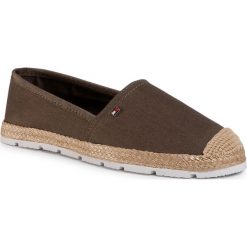 Espadryle TOMMY HILFIGER - Basic Sporty Flat Espadrille FW0FW02409 Dusty Olive 011. Zielone espadryle damskie TOMMY HILFIGER, bez wzorów, z materiału, bez obcasa. W wyprzedaży za 179,00 zł.