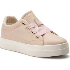Sneakersy GANT - Aurora 18531433 Silver Pink G584. Brązowe półbuty damskie GANT, bez wzorów, ze skóry, bez obcasa, na płaskiej podeszwie, bez zapięcia. W wyprzedaży za 279,00 zł.