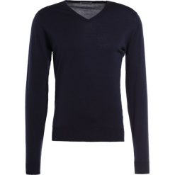 John Smedley BLENHEIM Sweter midnight. Niebieskie swetry klasyczne męskie marki John Smedley, xxl, z wełny. W wyprzedaży za 450,45 zł.